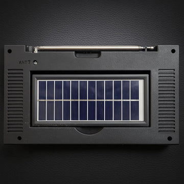 Radio cu aspect vintage - Incarcare solara, lanterna led , card SD