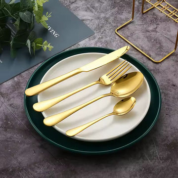 Set 24 tacamuri aurii din inox cu suport – Eleganta si rafinament